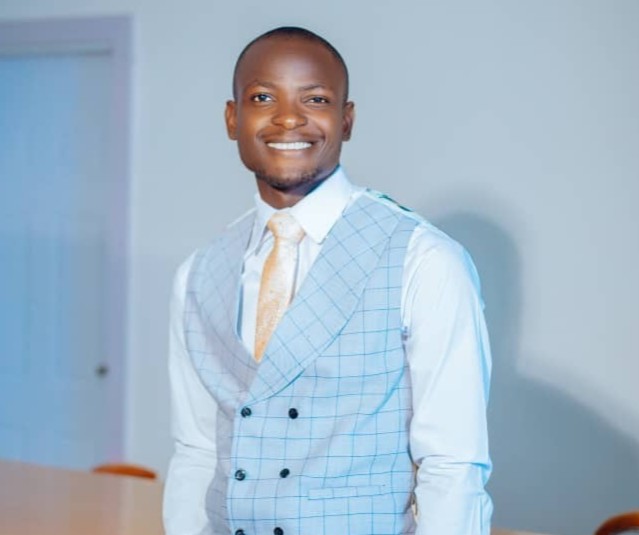 Portrait of Toyin Farohunbi